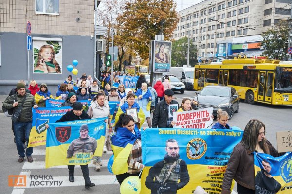 У Кропивницькому відбулася акція на підтримку військовополонених та зниклих безвісти (ФОТОРЕПОРТАЖ)