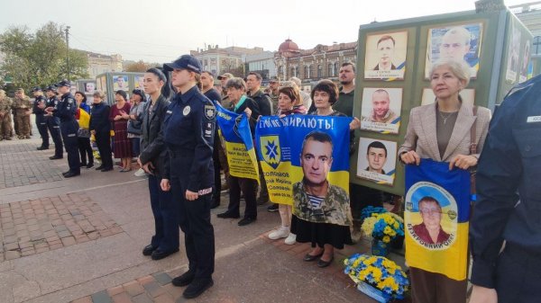 У Кропивницькому в День захисників і захисниць України нагородили військовослужбовців. Відзнаки вручили також рідним загиблих бійців