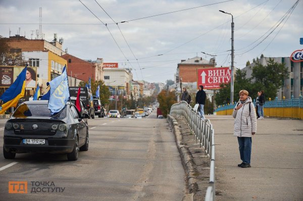 У центрі Кропивницького попрощалися з 27-річним молодшим сержантом Олексієм Назарчуком (ФОТОРЕПОРТАЖ)