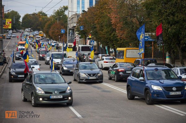 У центрі Кропивницького попрощалися з 27-річним молодшим сержантом Олексієм Назарчуком (ФОТОРЕПОРТАЖ)