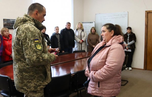 На Кіровоградщині рідним загиблих та зниклого безвісти на війні вручили державні відзнаки