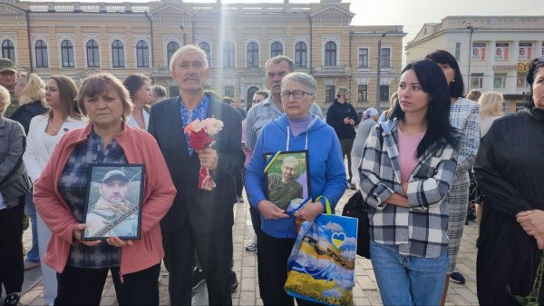 У Кропивницькому в День захисників і захисниць України нагородили військовослужбовців. Відзнаки вручили також рідним загиблих бійців