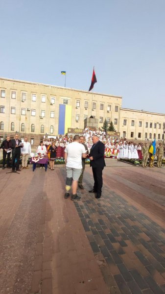 У Кропивницькому в День захисників і захисниць України нагородили військовослужбовців. Відзнаки вручили також рідним загиблих бійців