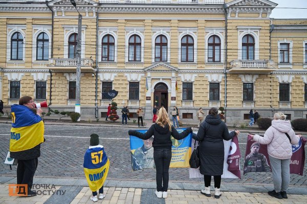 У Кропивницькому відбулася акція на підтримку військовополонених та зниклих безвісти (ФОТОРЕПОРТАЖ)