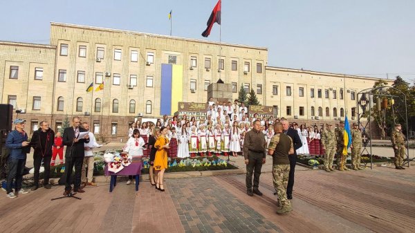 У Кропивницькому в День захисників і захисниць України нагородили військовослужбовців. Відзнаки вручили також рідним загиблих бійців