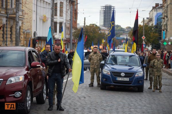 У центрі Кропивницького попрощалися з 27-річним молодшим сержантом Олексієм Назарчуком (ФОТОРЕПОРТАЖ)