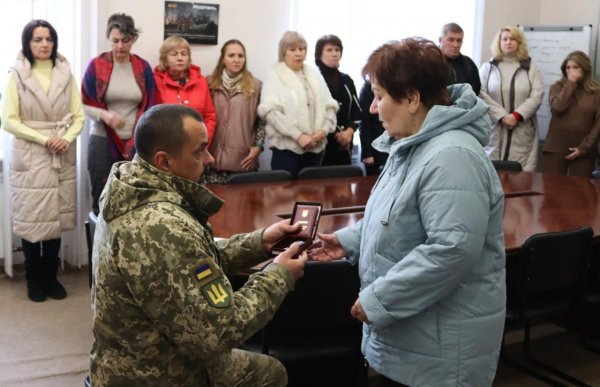 На Кіровоградщині рідним загиблих та зниклого безвісти на війні вручили державні відзнаки