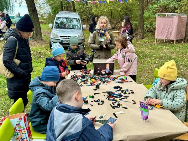 На “Гаражному розпродажі” у Світловодську зібрали гроші для військових (ФОТО)