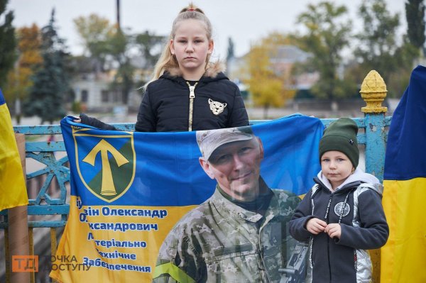 У Кропивницькому відбулася акція на підтримку військовополонених та зниклих безвісти (ФОТОРЕПОРТАЖ)