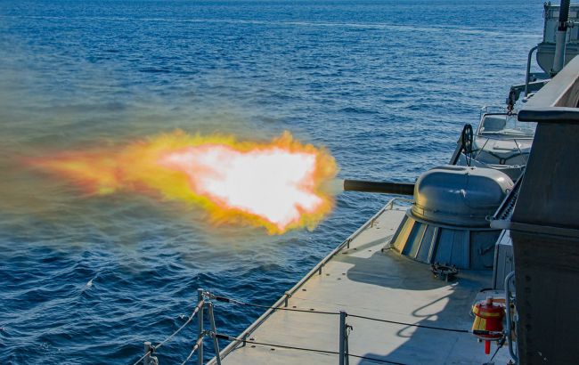 корабель РФ у морі
