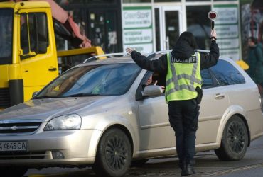 поліція пояснила, як розшифровувати сигнали регулювальника
