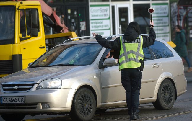 поліція пояснила, як розшифровувати сигнали регулювальника