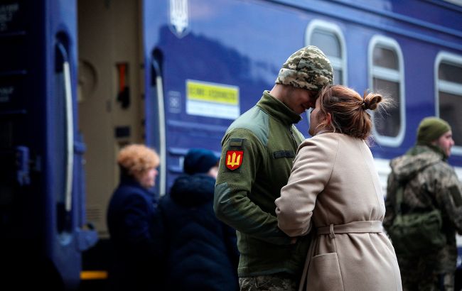 Військовий та жінка