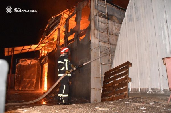 Вночі у Кропивницькому сталася пожежа: горіла ангари