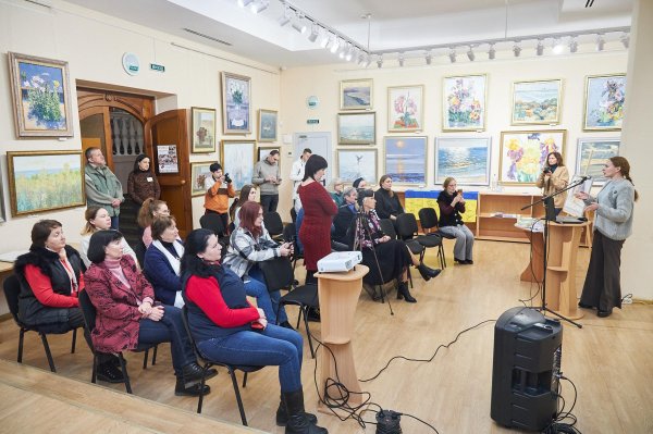 Дитячій лікарні у Кропивницькому передали медінструменти, гроші на які зібрали під час ХІІІ Великоднього благодійного аукціону