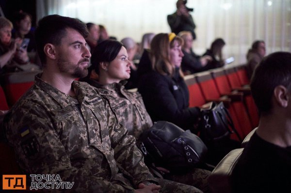 Державні нагороди вручили рідним загиблих військових у Кропивницькому