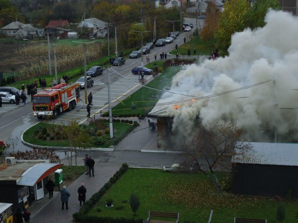 У Світловодську горить ресторан. Рятувальники розповіли подробиці (ФОТО)