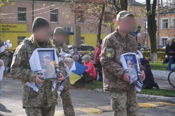 Двох рідних братів, загиблих на війні, поховали у громаді на Кіровоградщині (ФОТО)