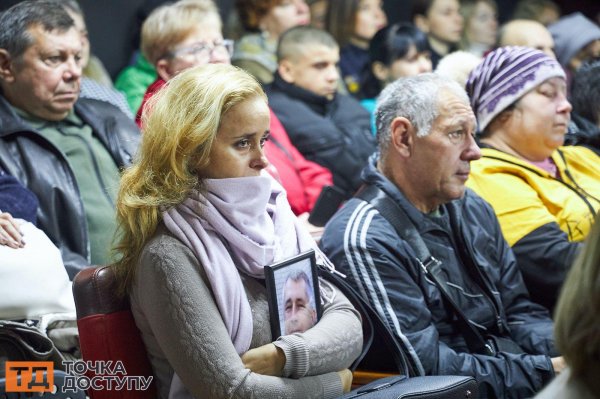 Державні нагороди вручили рідним загиблих військових у Кропивницькому