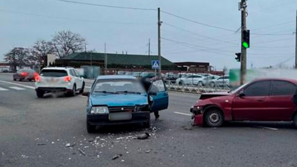 Вранці у Кропивницькому на перетині вулиць сталася ДТП