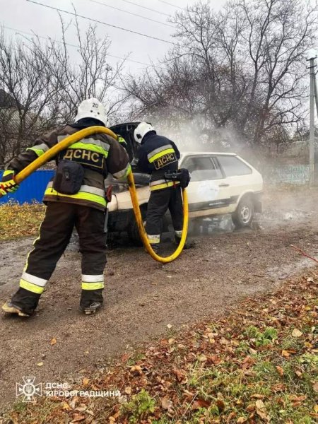 На Кіровоградщині горів Lexus в гаражі