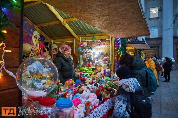 Різдвяний ярмарок працює у Кропивницькому (ФОТО)