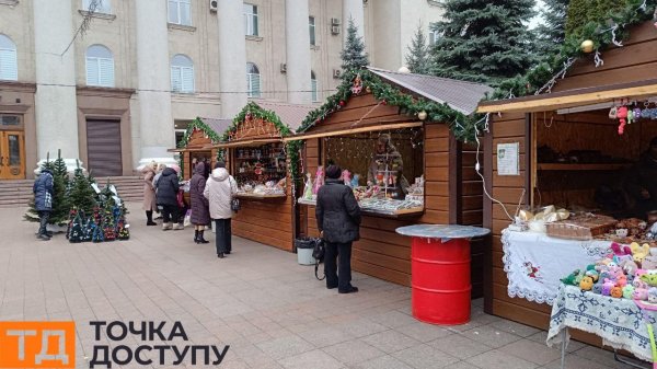 У центрі Кропивницького запрацювало різдвяне містечко (ФОТО)