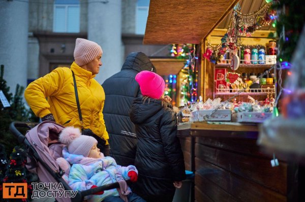 Різдвяний ярмарок працює у Кропивницькому (ФОТО)