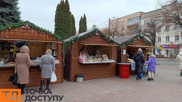 У центрі Кропивницького запрацювало різдвяне містечко (ФОТО)