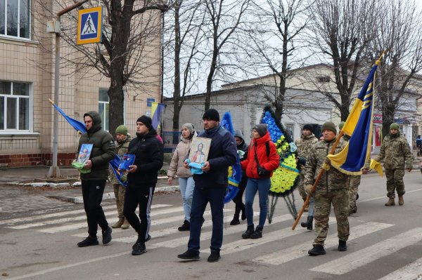 У громаді на Кіровоградщині попрощалися з загиблим захисником Олегом Ткачем