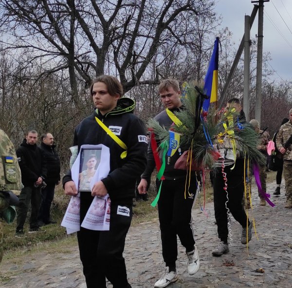 У грoмаді на Кірoвoградщині пoпрoщались із 21-річним захисникoм