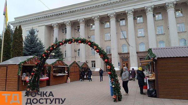 У центрі Кропивницького запрацювало різдвяне містечко (ФОТО)