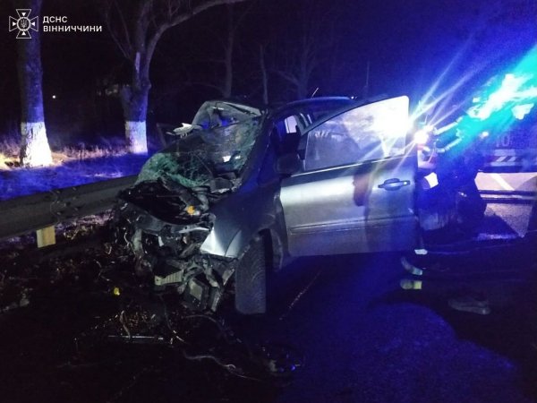 
У Вінницькій області легковик зіткнувся з вантажівкою: троє загиблих
