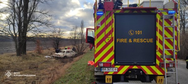 На Кіровоградщині перекинулась автівка: загинула жінка