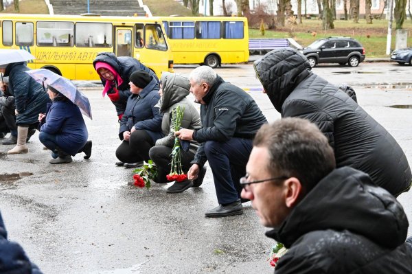 У громаді на Кіровоградщині попрощалися з 29-річним захисником (ФОТО)