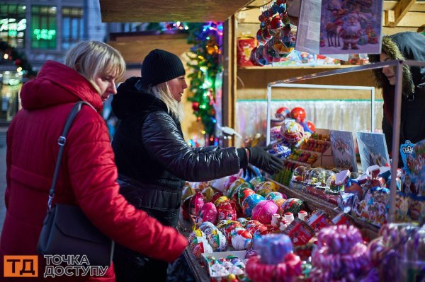 Різдвяний ярмарок працює у Кропивницькому (ФОТО)