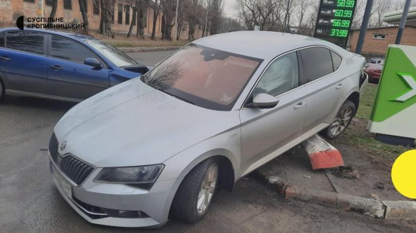 У Кропивницькому в результаті ДТП автівка в'їхала у паркан: травмувався 57-річний чоловік