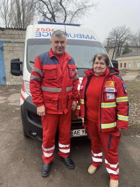 
На Дніпропетровщині 16-річна мама народила третю дитину у кареті "швидкої" (фото)
