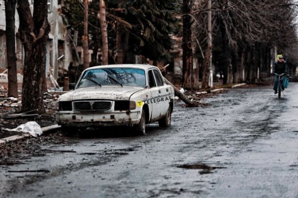 
Що насправді відбувається у Покровську: фоторепортаж із фронтового міста
