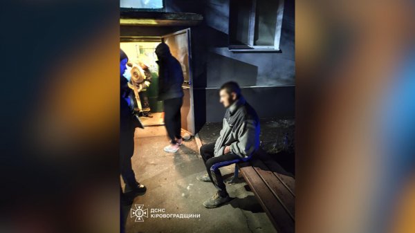 У Кропивницькому сталася пожежа у п’ятиповерхівці: врятували чоловіка