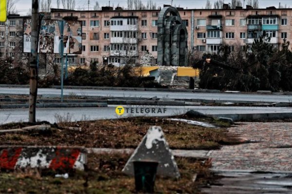 
Що насправді відбувається у Покровську: фоторепортаж із фронтового міста
