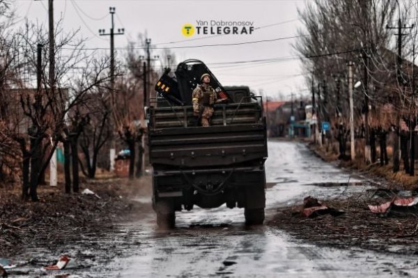 
Що насправді відбувається у Покровську: фоторепортаж із фронтового міста
