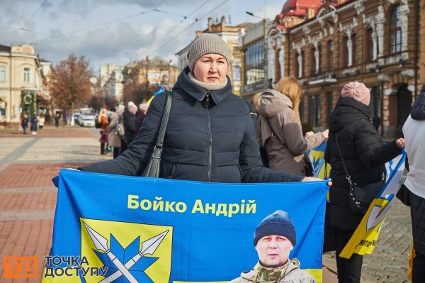 Акція на підтримку полонених і зниклих безвісти захисників відбулась у Кропивницькому (ФОТО)