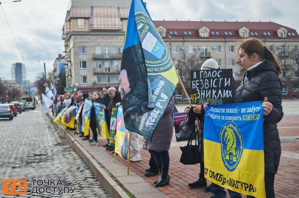 Акція на підтримку полонених і зниклих безвісти захисників відбулась у Кропивницькому (ФОТО)