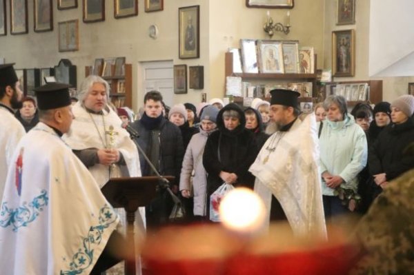 
У Полтаві попрощалися з військовим та його дружиною, яких вбила російська ракета
