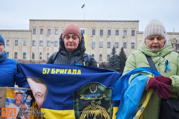 “Їх чекають вдома”: акція на підтримку військовополонених та зниклих безвісти відбулася у Кропивницькому