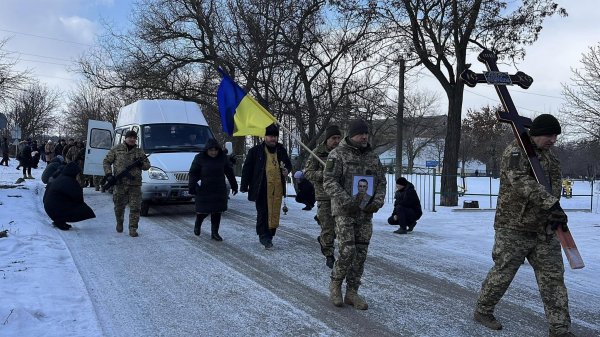 Загинув на Донеччині: у громаді Кіровоградської області попрощались із захисником