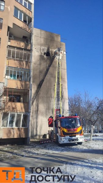 Вибита сотня вікон, пошкоджені дві квартири: міський голова Долинської розповів про наслідки влучання дрона в багатоповерхівку