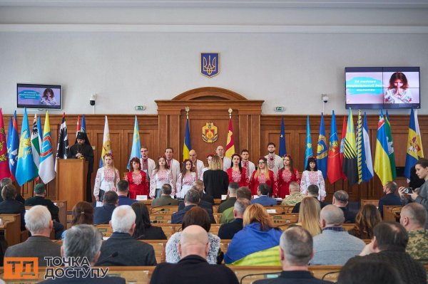 Молитовне зібрання та звернення про підтримку Президента: відбулася позачергова сесія Кіровоградської облради (ФОТО)