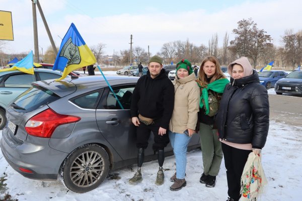 Жіночий автопробіг на підтримку ЗСУ відбувся в Олександрії (ФОТО)